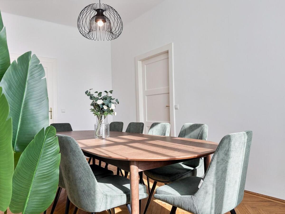 Bright - 3br - Fast Wifi - At Bus And Tram Station Apartamento